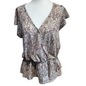 MELLODAY FLORAL CROSS OVER PEPLUM V NECK BLOUSE WITH FLUTTER SLEEVES SIZE SMALL